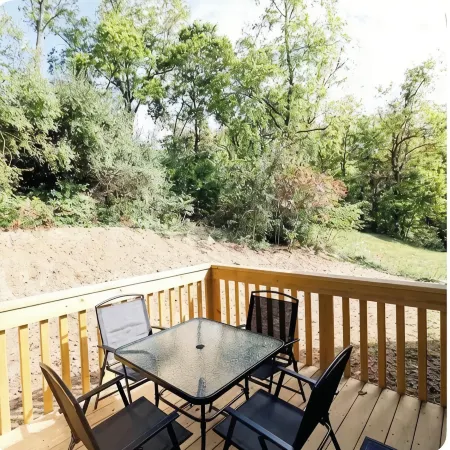 COZY COTTAGE - Near The Ark! A beautiful, cozy and comfy home you will love!