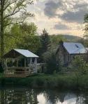 Authentic NC Log Cabin~Pond View~Hot Tub~Fresh Eggs - Chalets