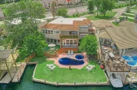 Lakefront Retreat with Pool, Spa, Golf, Fishing,  Boat slip, Kayaks & Marina