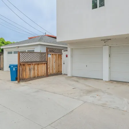 Cheerful 2 Bedroom Steps to the Sand