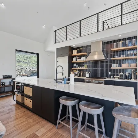 @HouseonGlacier - Modern Ski-in, Ski-Out Chalet with Private Hot Tub & View