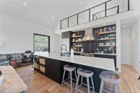 @HouseonGlacier - Modern Ski-in, Ski-Out Chalet with Private Hot Tub & View - ジム