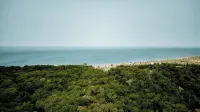 Saugatuck Couples Waterfront Condo. Beach,Hike, Boat, Kayak, Outdoor Heated Pool