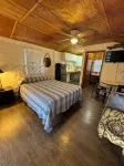 Charming tiny house with AC in delightful Sardis Lake. - Chalets