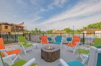 Roark Downtown Branson, Pools, Playground! - Apartments