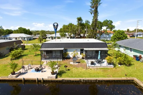 Caloosahatchee Hideaway I, Waterfront Farmhouse Escape, Near Babcock Ranch