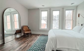 Historic & Modern! Walk to Restaurants, Moccasin Springs + Huge Suite w/ Kitchen
