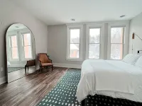 Historic & Modern! Walk to Restaurants, Moccasin Springs + Huge Suite w/ Kitchen
