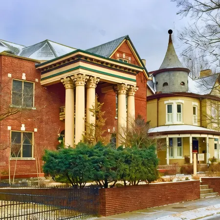 Chez Lyndon Manor