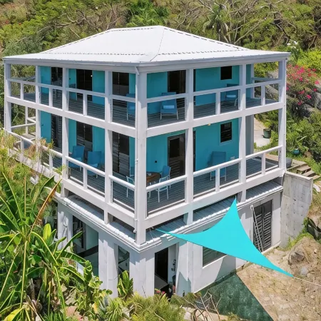 Verandah-style Living Overlooking Coral Bay Отели в г. Сентрал