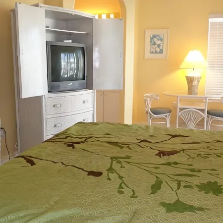 Bermuda Bay Un9 Elevator, View of Beach, Heated Pool and Spa, Nice Interior