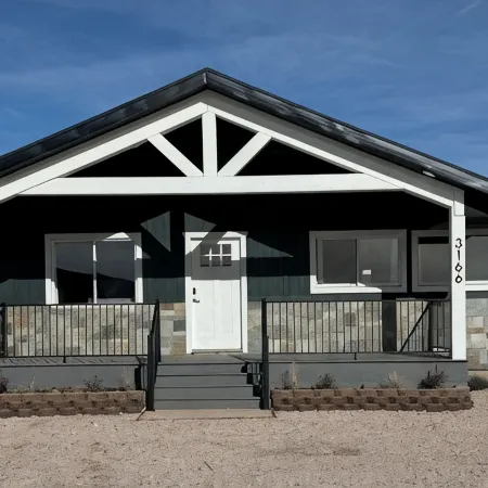 6 bedroom sleeps 22, Hot tub, and gorgeous view of Bear Lake, lots of amenities