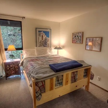 Alpine Getaway 3 Bedroom Home by RedAwning