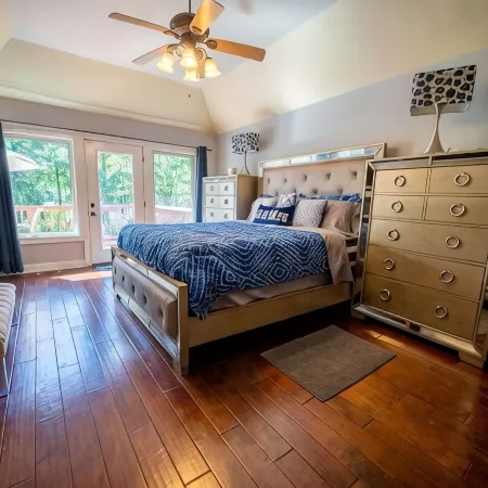 The Grand Hamilton Retreat ~ Lake Front ~ Sleeps 15 ~ Memories Included Hoteles en Piney