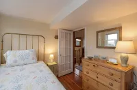 Gorgeous Spacious Victorian Cape Cod Beach View Retreat - 4성급
