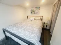 Cozy 2Br Bottom Unit Steps from Light Rail Train,  15Min from Downtown/Airport Hotels in Rainier Valley
