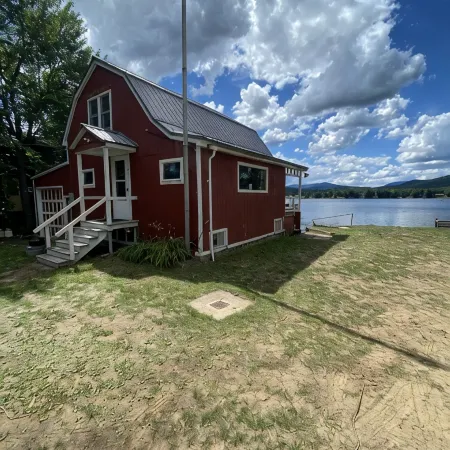 Cottage on Akers Pond Отели в г. Эррол