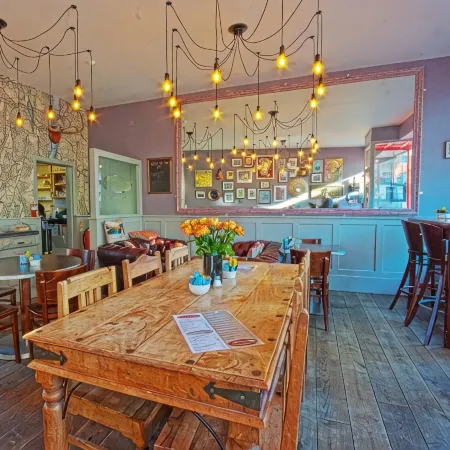 Monties Guest House - Adults Only