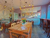 Monties Guest House - Adults Only