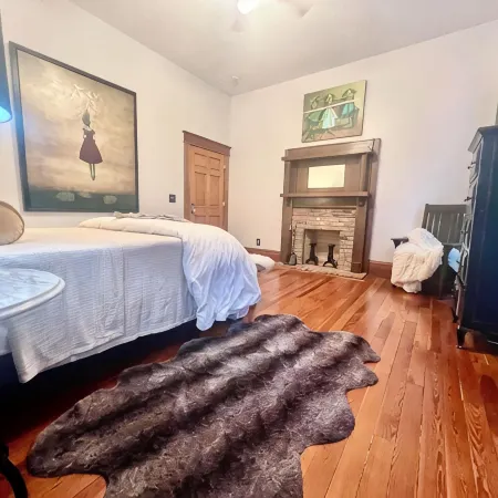 Quiet Historic Family Retreat with Pool--Pet Friendly--No Events