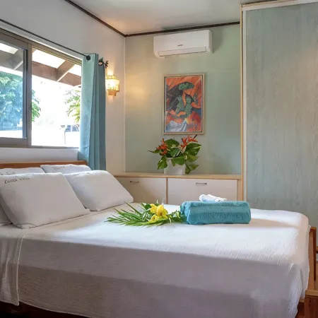 Villa fully equipped, for 8, swimming pool, 4 air-conditioned bedrooms