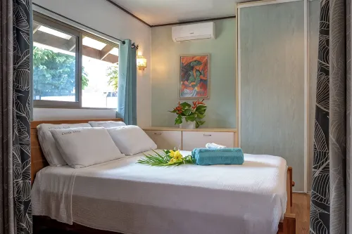 Villa fully equipped, for 8, swimming pool, 4 air-conditioned bedrooms