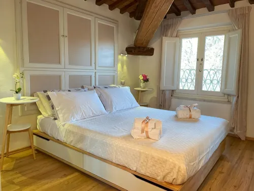 Accogliente camera e bagno con vista sul giardino di Villa Bottini - Lejligheder