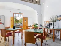 Urban Hostel Palma - Albergue Juvenil - Youth Hostel Hotels near Arab Baths