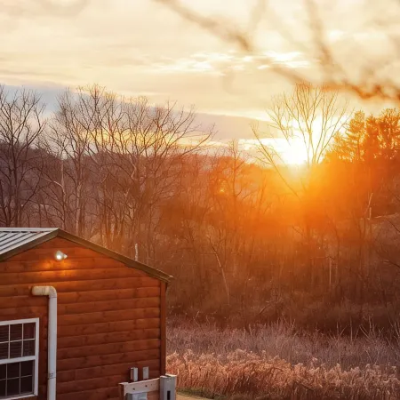 Cedar Wrapped Cozy Villa Cabin - 4 Miles From Trails