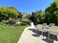 Goldfinch House - Scandinavian Modern Near Beaches 발라드 호텔