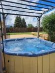 Elevated Escape With Hot Tub - Wifi