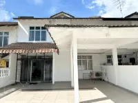 Kempas Family Suites 5BR Homestay by MWH