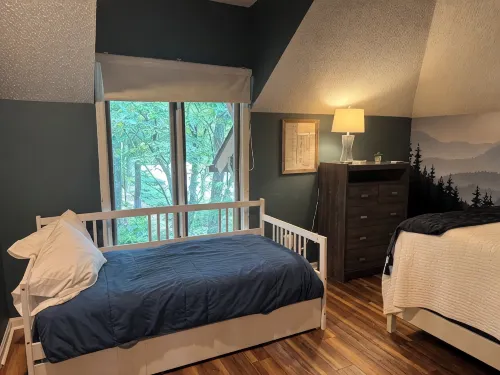 Treetop Mountain Escape - Fireplace, Views & Pool