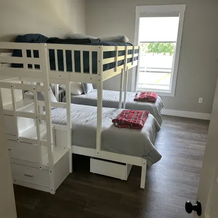 RIVERFRONT  NEW 4-bedroom house with WiFi and AC in Calico Rock Hoteles en Condado de Izard