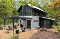 Modern Cabin - Private Mountaintop Location, Hot Tub, Outdoor Shower, Fireplace