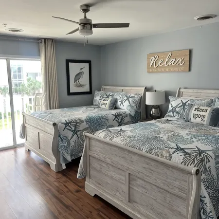 Tropical paradise.Luxury Villa, beautiful decor, steps to beach. Pool/ hot tub.