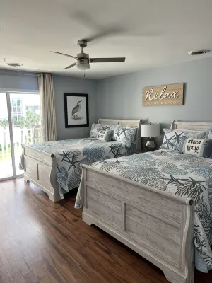 Tropical paradise.Luxury Villa, beautiful decor, steps to beach. Pool/ hot tub.