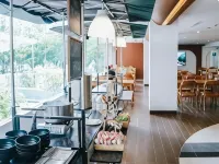 Omar Hotel Hotels near Benteng Stadium