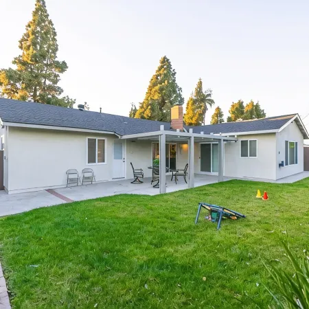 @ Marbella Lane - Charming 4BR Bungalo for Relaxing Retreat
