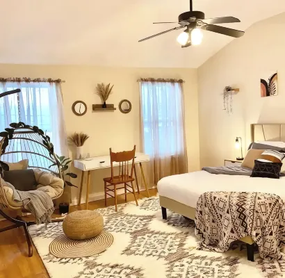 Modern ✌🏾Bedroom House in the ❤️ of Shadyside - บังกะโล