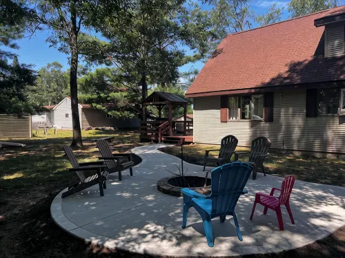 密歇根州印第安河克林克小木屋-溫馨風景如畫度假屋