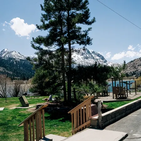 June Lake Home with a view - 2bd / 2ba + loft