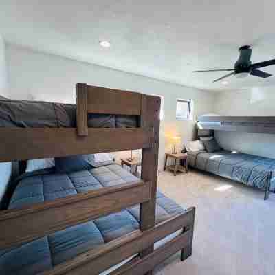 Waterfront oasis steps from downtown Sturgeon Bay! Rooms