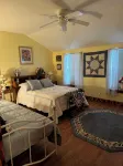 Rossie Historic 1823 Workers’ Boarding House. Restored Charming 4-Bedroom House - Homestays