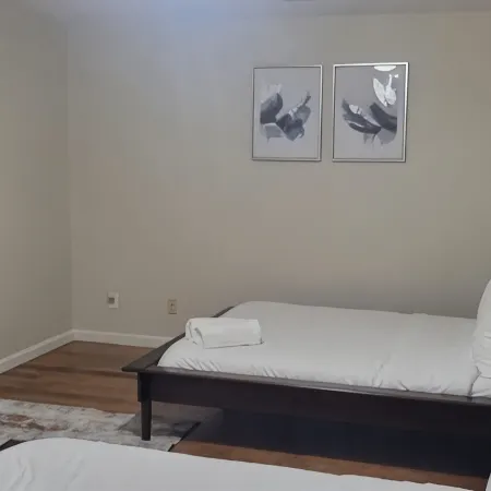 Charming 3-bedroom house with AC and WiFi in pleasant Newark