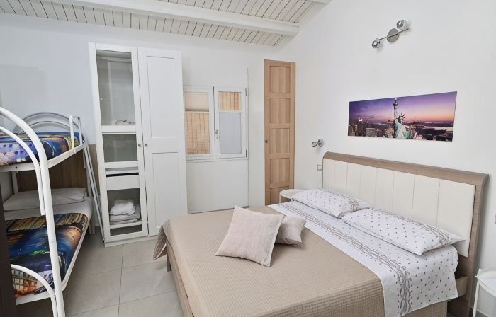 Elegant, fully equipped studio apartment with pool (shared