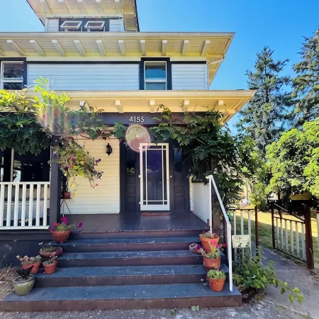 Charming 1-bedroom apartment in the heart of vibrant Foster-Powell, SE Portland Отели рядом с достопримечательностью «Маунт Табор Парк»