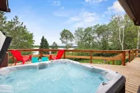 Cozy 3BR Lakefront Retreat Featuring Sauna, Hot Tub, Kayaks - 4-Star