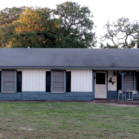 The Franklin Ranch Hunter's Cabin - 35 Minutes from Texas A&M football!