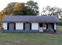 The Franklin Ranch Hunter's Cabin - 35 Minutes from Texas A&M football!